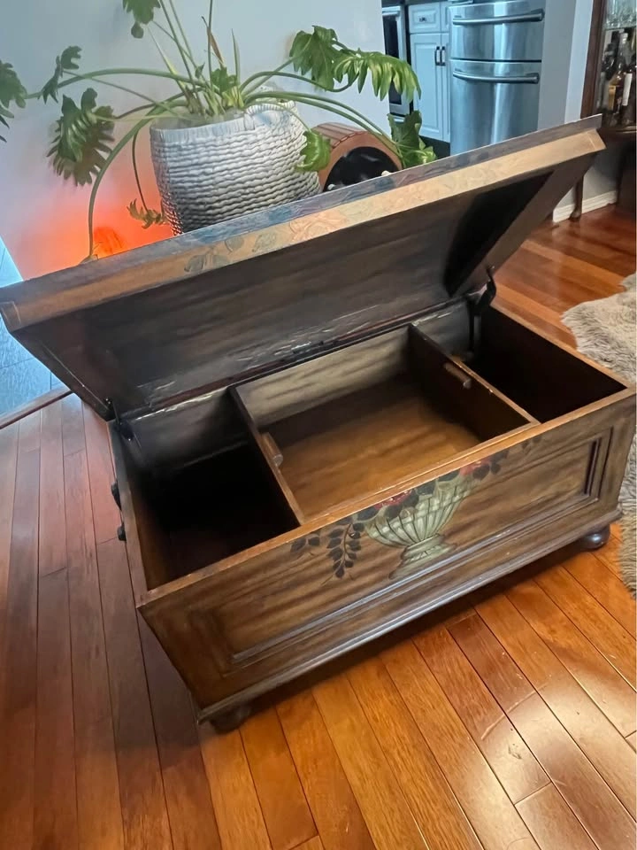 Hand painted solid wood chest in excellent condition. - photo 2