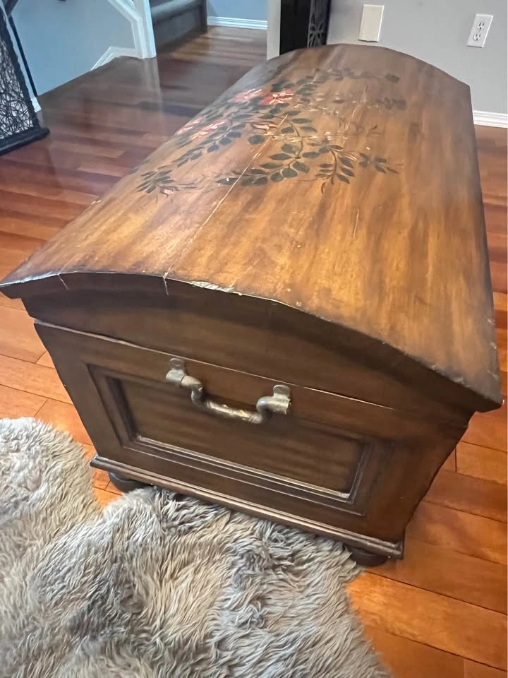 Hand painted solid wood chest in excellent condition. - photo 3