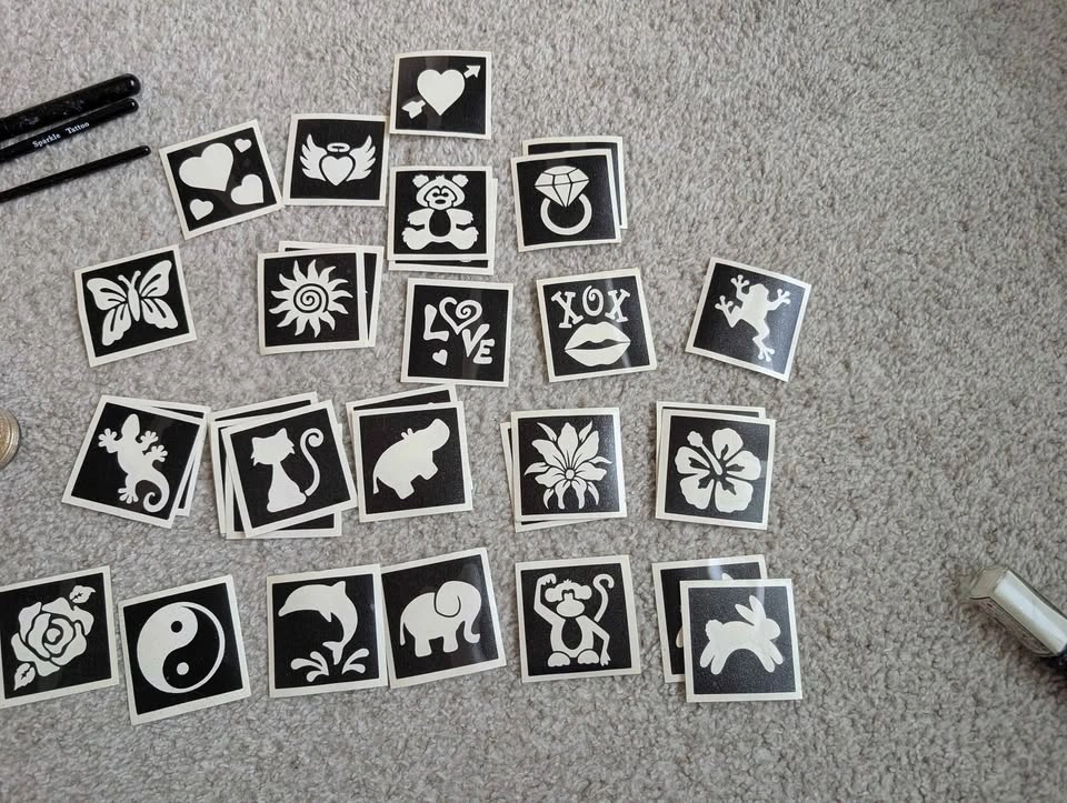 Glitter Tattoos Kit - 33 Templates, 15 Glitter Colors & Brushes - photo 2