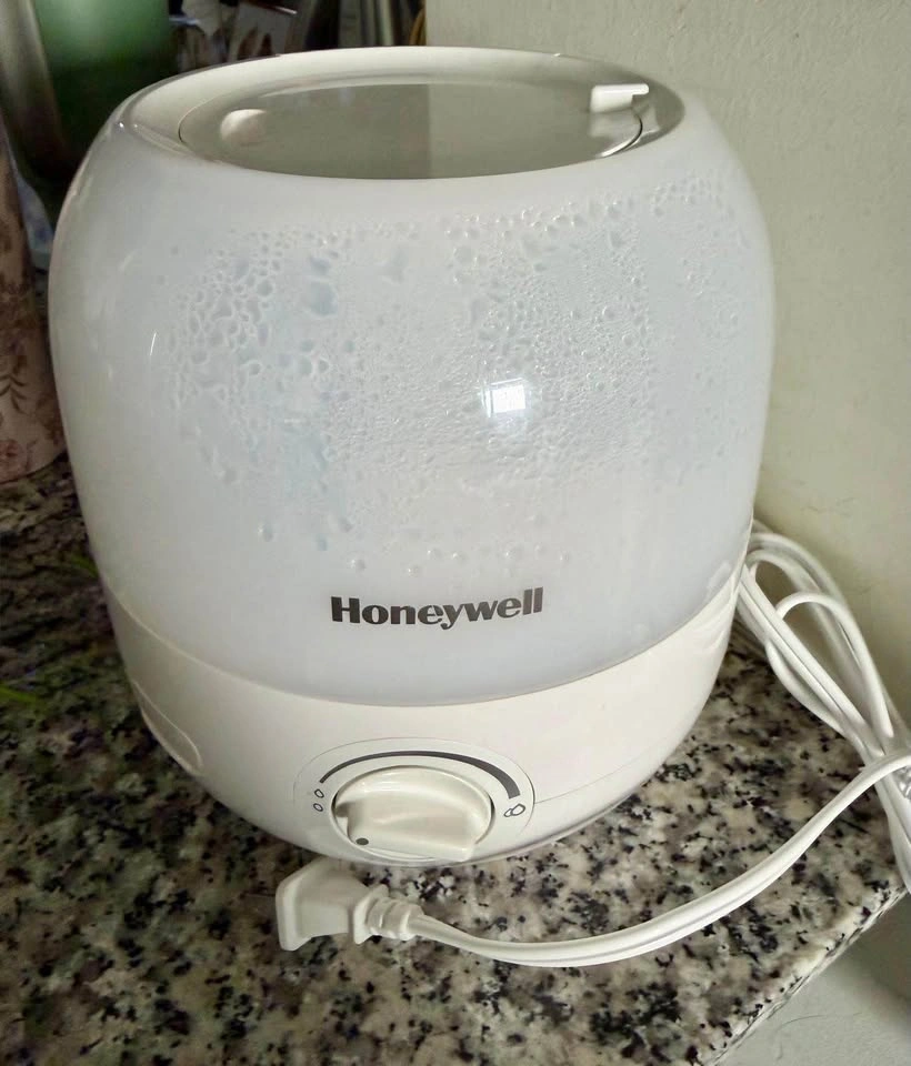 Urgent moving out sale- Honeywell Humidifier - photo 2