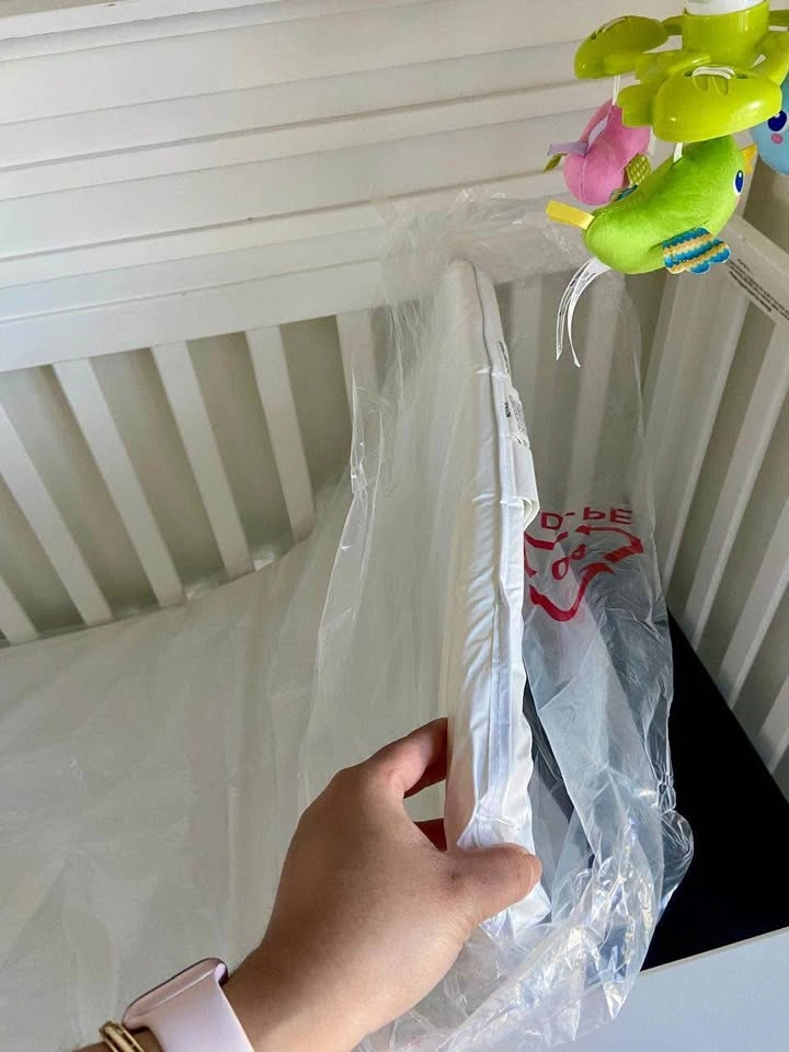 Crib with mattress, Crib mobile, Diaper caddy - photo 3