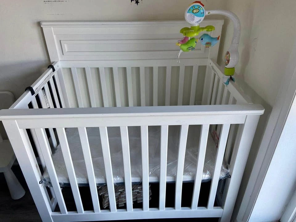 Crib with mattress, Crib mobile, Diaper caddy - photo 4