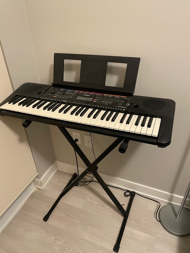 Yamaha Keyboard + Stand - photo 2