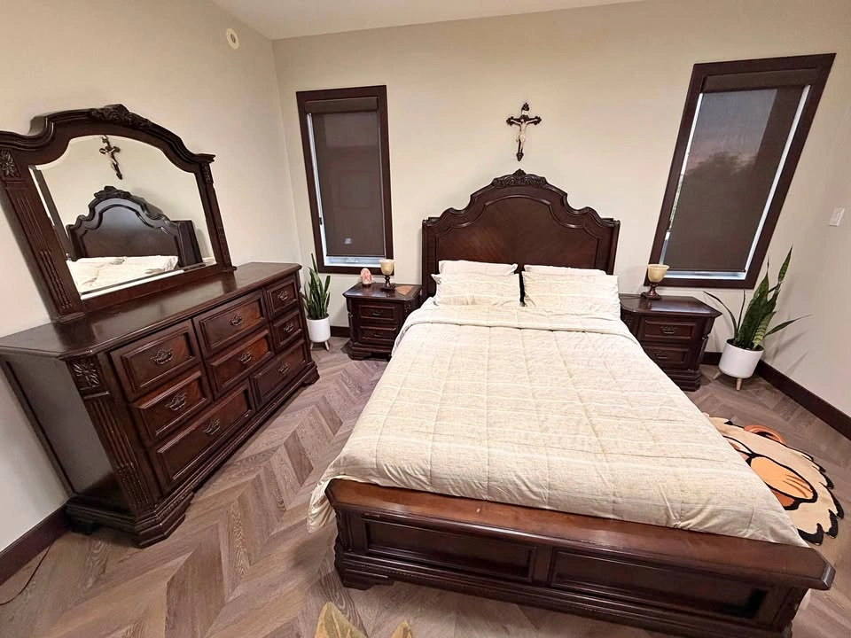 Queen bedroom set with mattress and boxspring