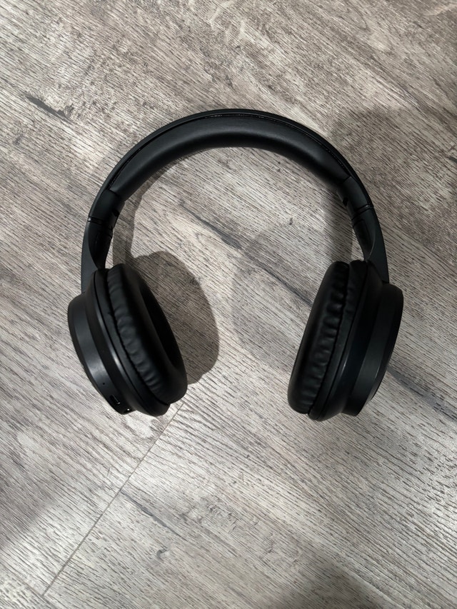 JBL Wireless Over-Ear Headphones