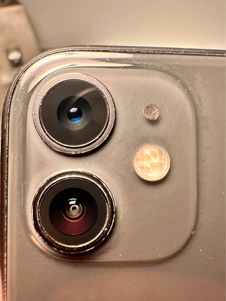 iPhone 11 - Black 64GB - photo 3