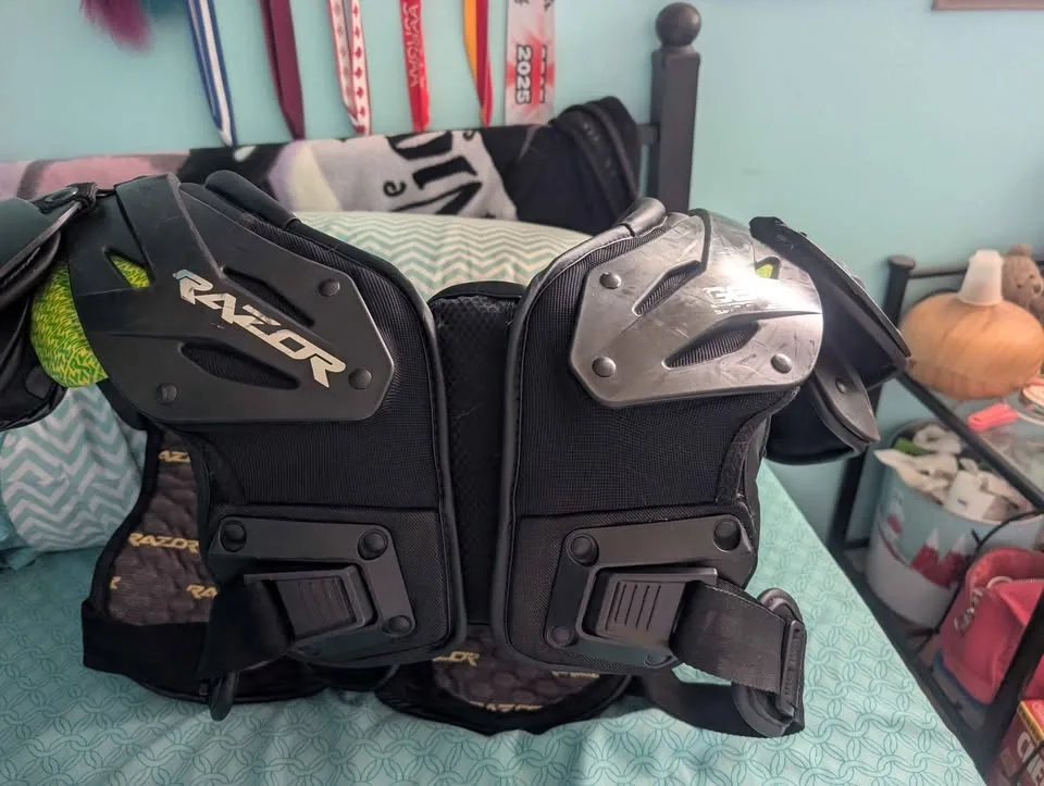 Razor Football Shoulder Pads - photo 2