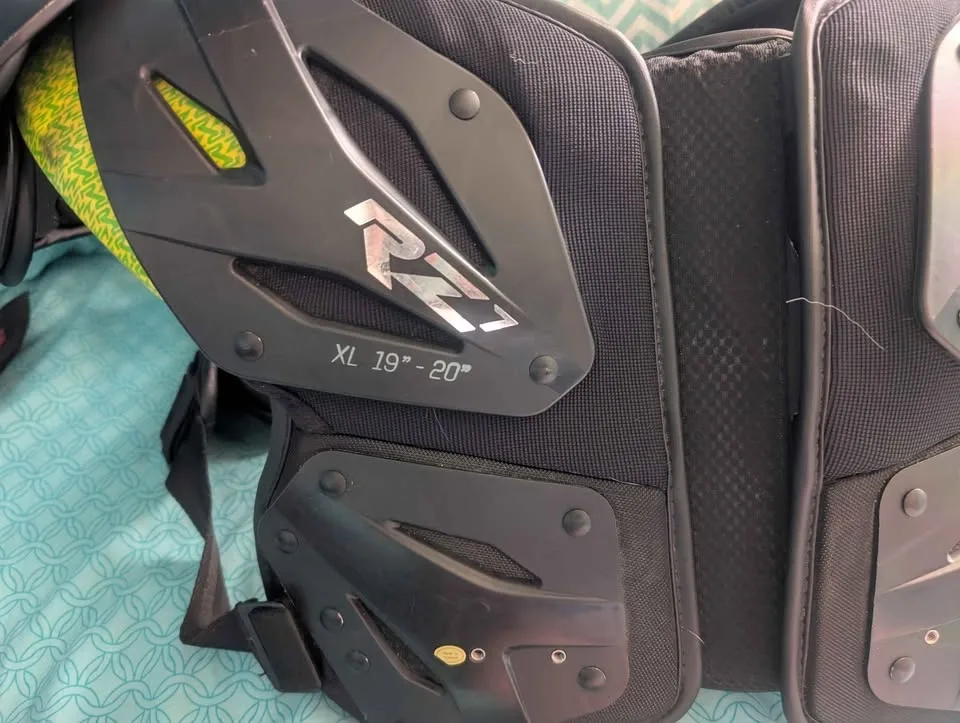 Razor Football Shoulder Pads - photo 3