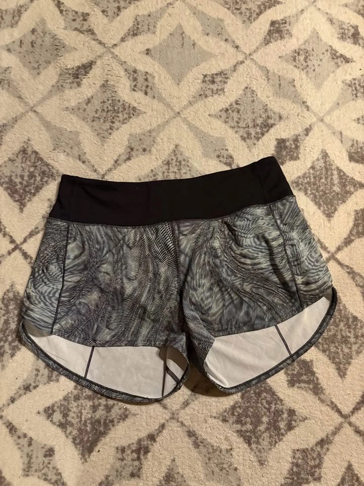 Lululemon Women’s Sweatpants and Shorts Size 8 Bundle - photo 4