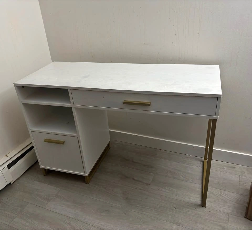 Desk /Table