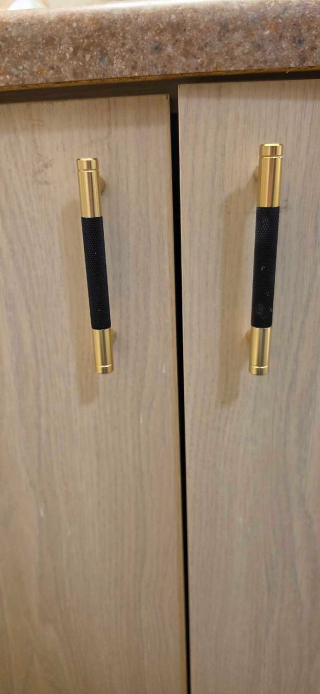 pair of door/ drawer pulls