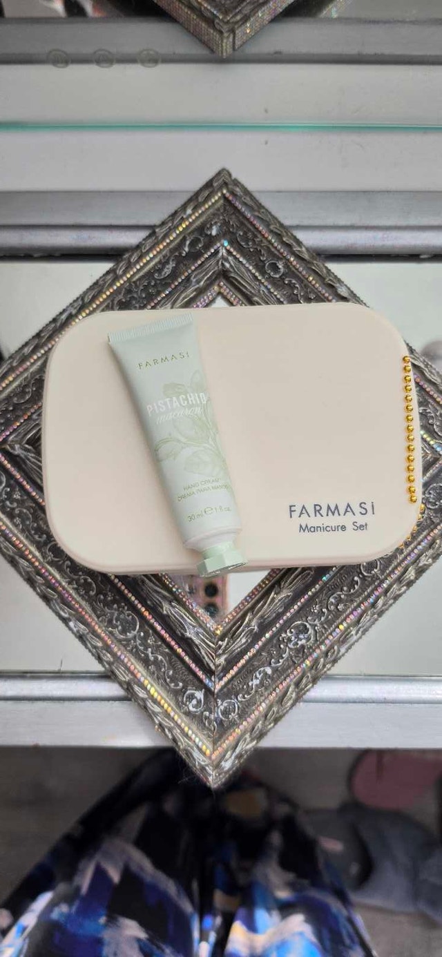 Manicure set NEW by Farmasi