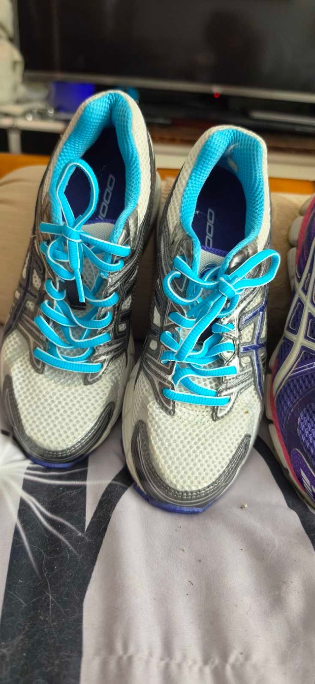 NEW!! ASICS GT 1000 ladies size 5 running shoes NEW