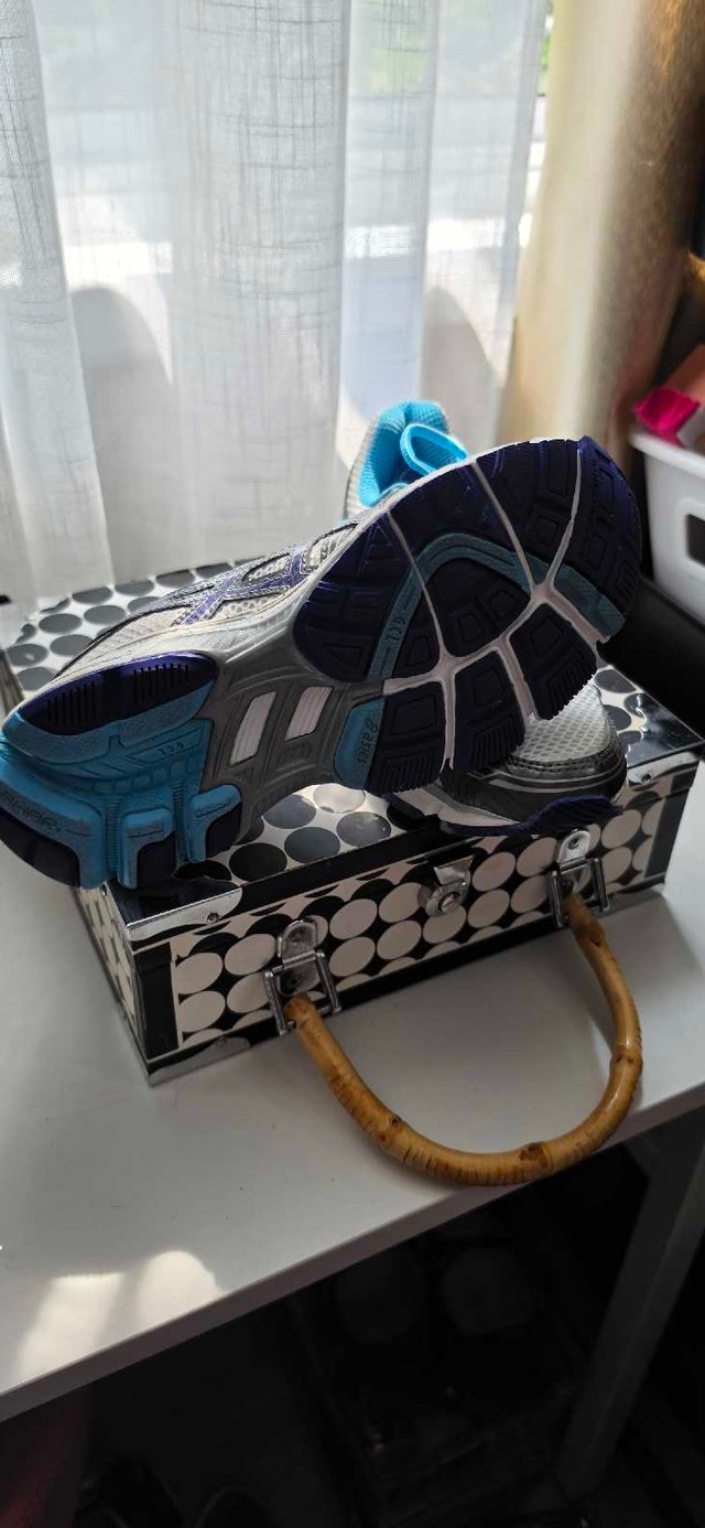 NEW!! ASICS GT 1000 ladies size 5 running shoes NEW - photo 4