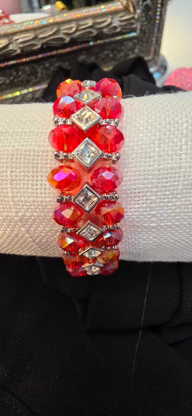 NEW - FAC Crystal & Swarovski stretch bracelet