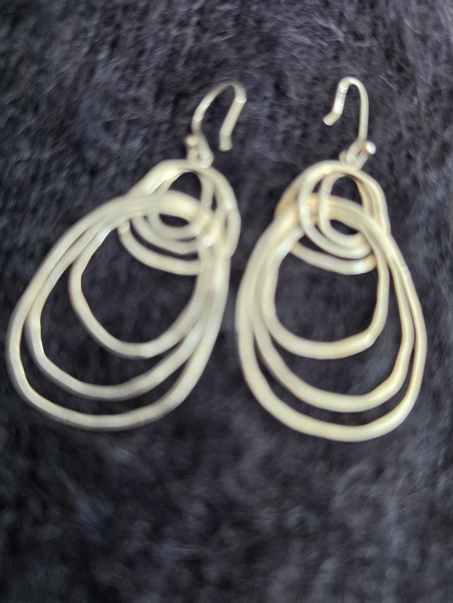 SILPADA .925 ss Teardrop Hoop earring - photo 2