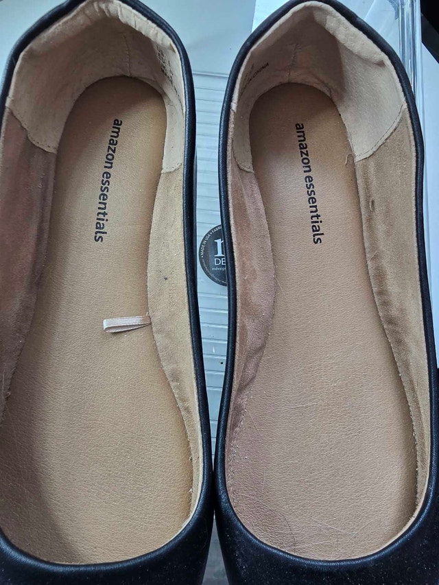 NEW black pointed toe flats size 6, matte finish. - photo 3