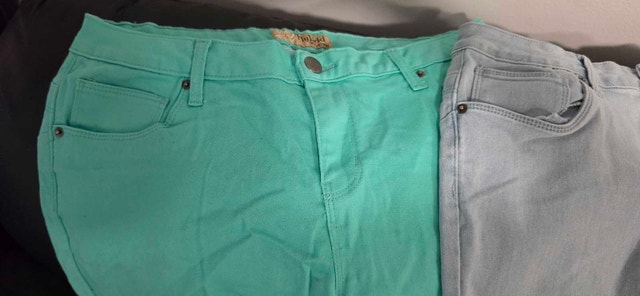 Ladies NEW Capris size 15 stretchy - photo 2