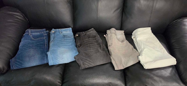 NEW Ladies stretch Capris size 10