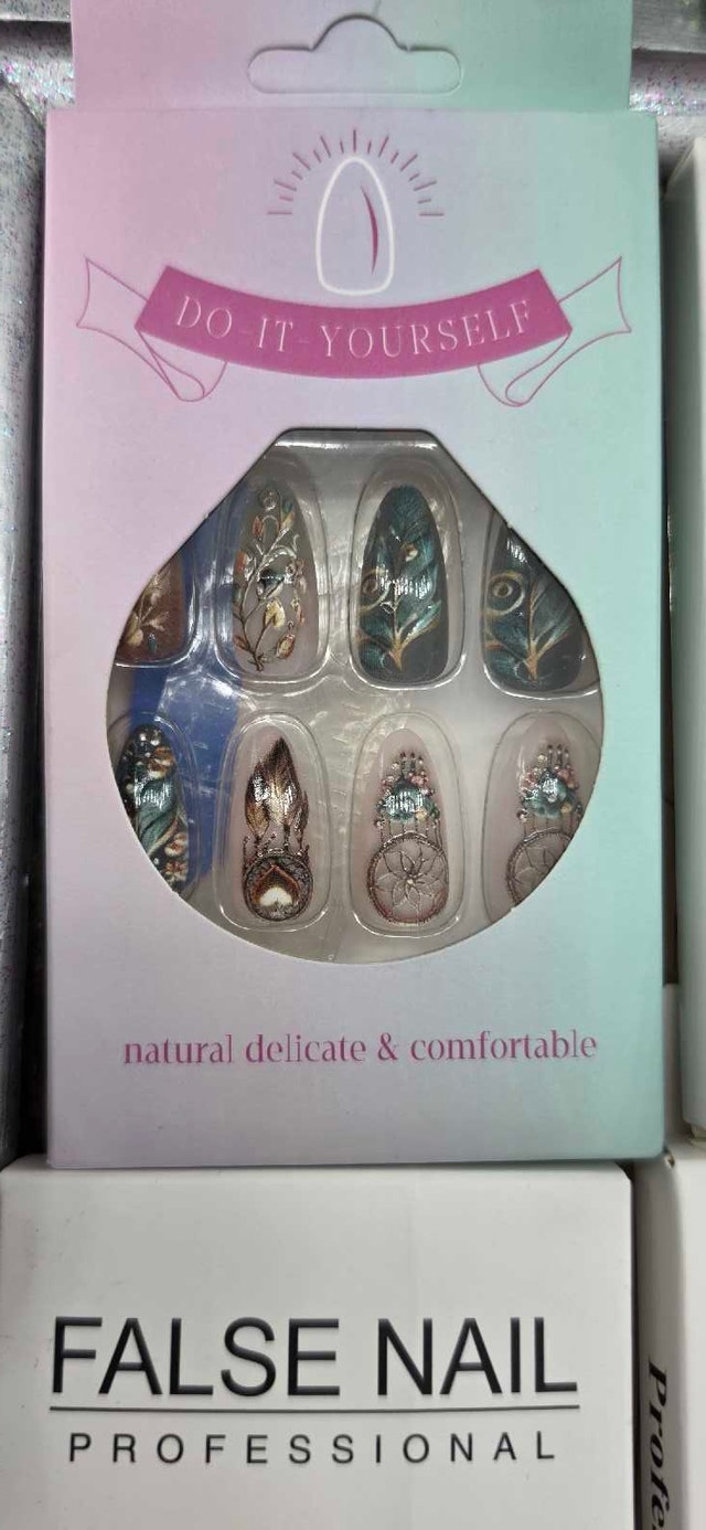 NIB - PRESS ON NAILS w/ adhesive squares and file - photo 3