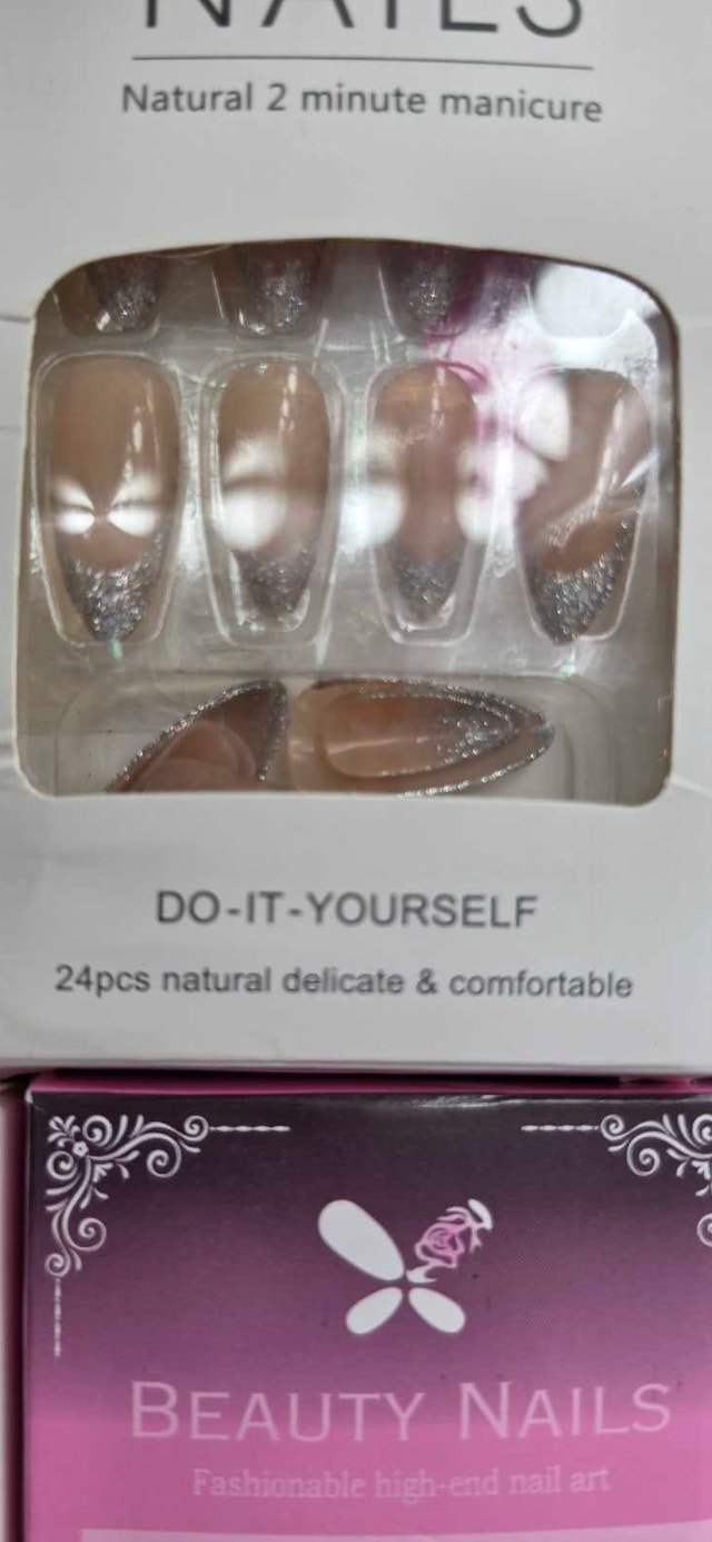 NIB - PRESS ON NAILS w/ adhesive squares and file - photo 5