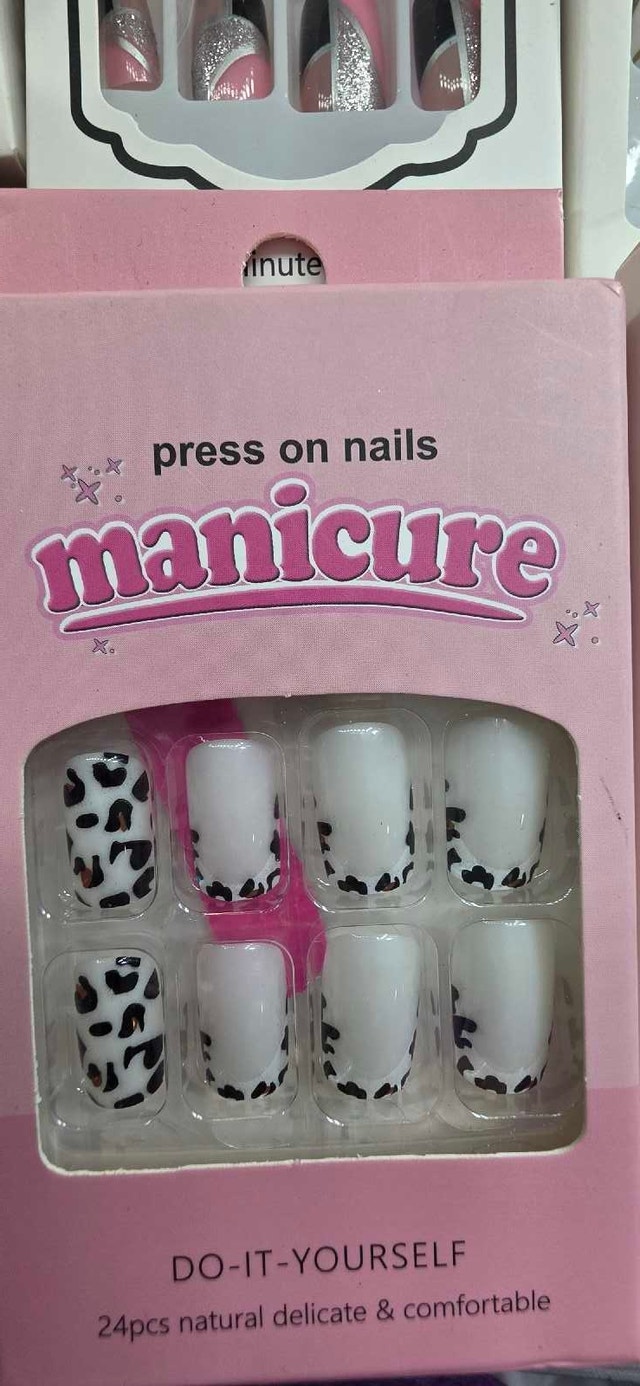 NIP Press on nails c/w stick ons/ nail file 24pcs - photo 3