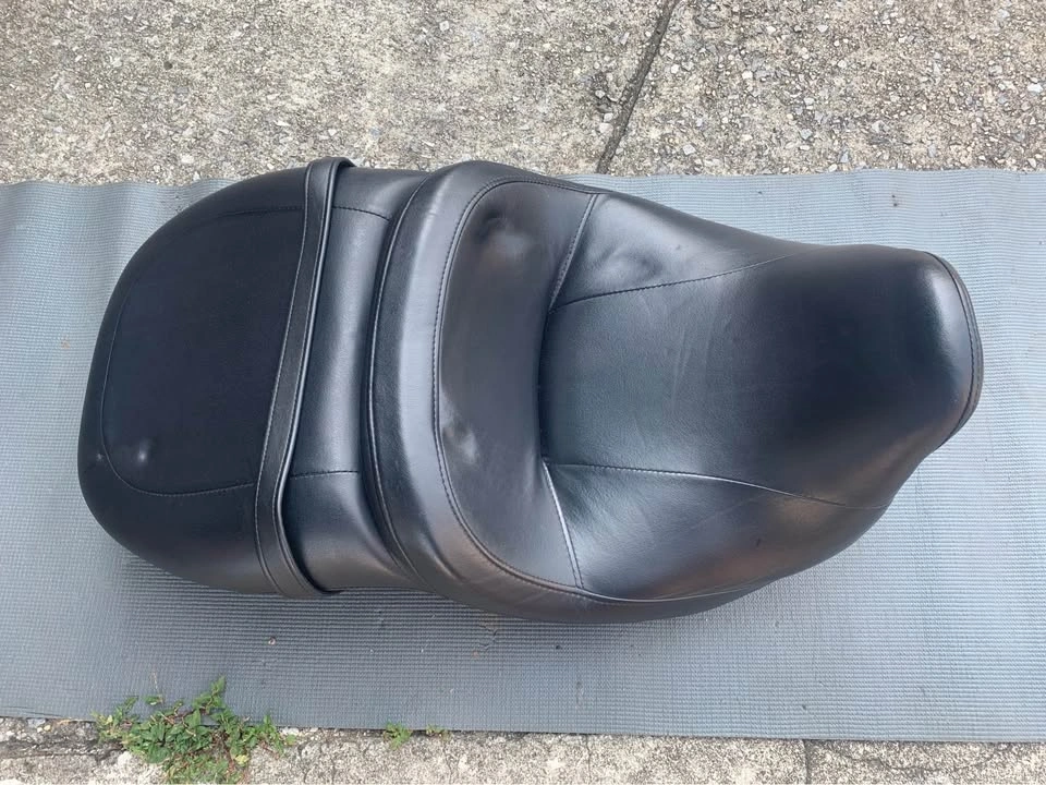 FLHTK Stock seat (2017)