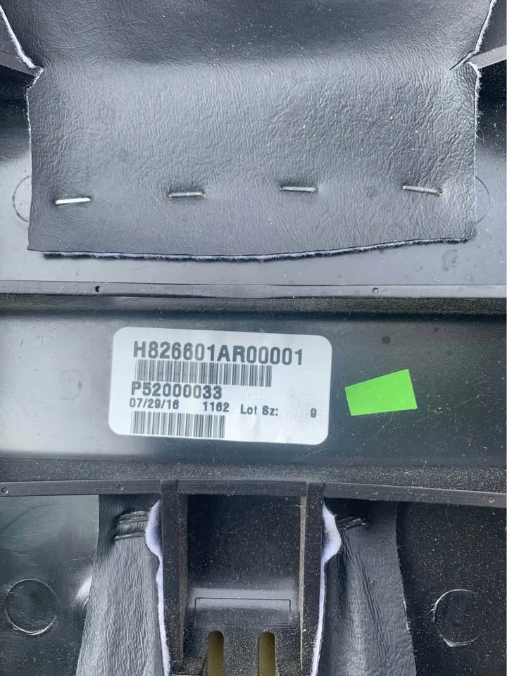 FLHTK Stock seat (2017) - photo 2