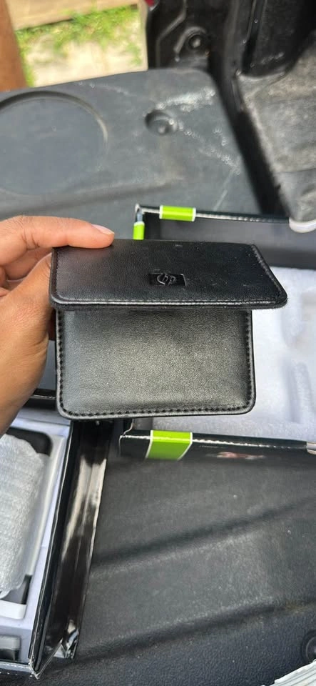 Portable Screen Device with HP Charger and Case - photo 3