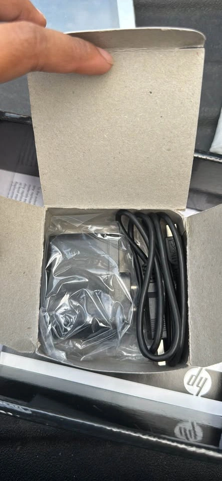 Portable Screen Device with HP Charger and Case - photo 5