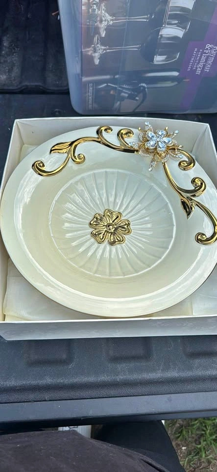 European-style luxury porcelain and crystal-jeweled accent platt