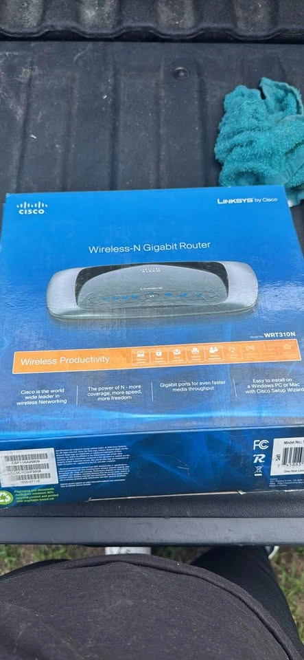 Linksys by Cisco WRT310N Wireless-N Gigabit Router - photo 2