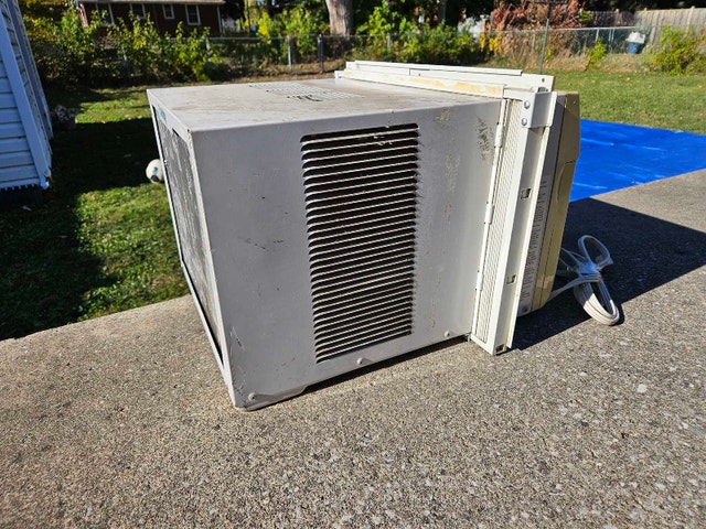 Danby 12,000 BTU Air Conditioner - photo 2