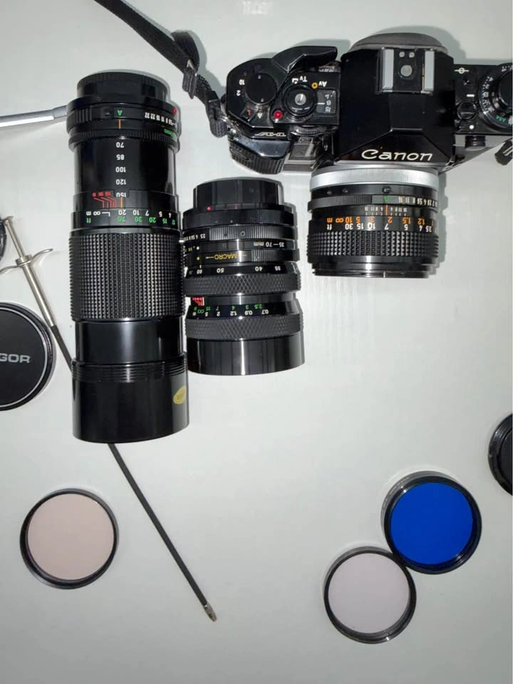 Canon A1 film camera with 3 different lenses - photo 2