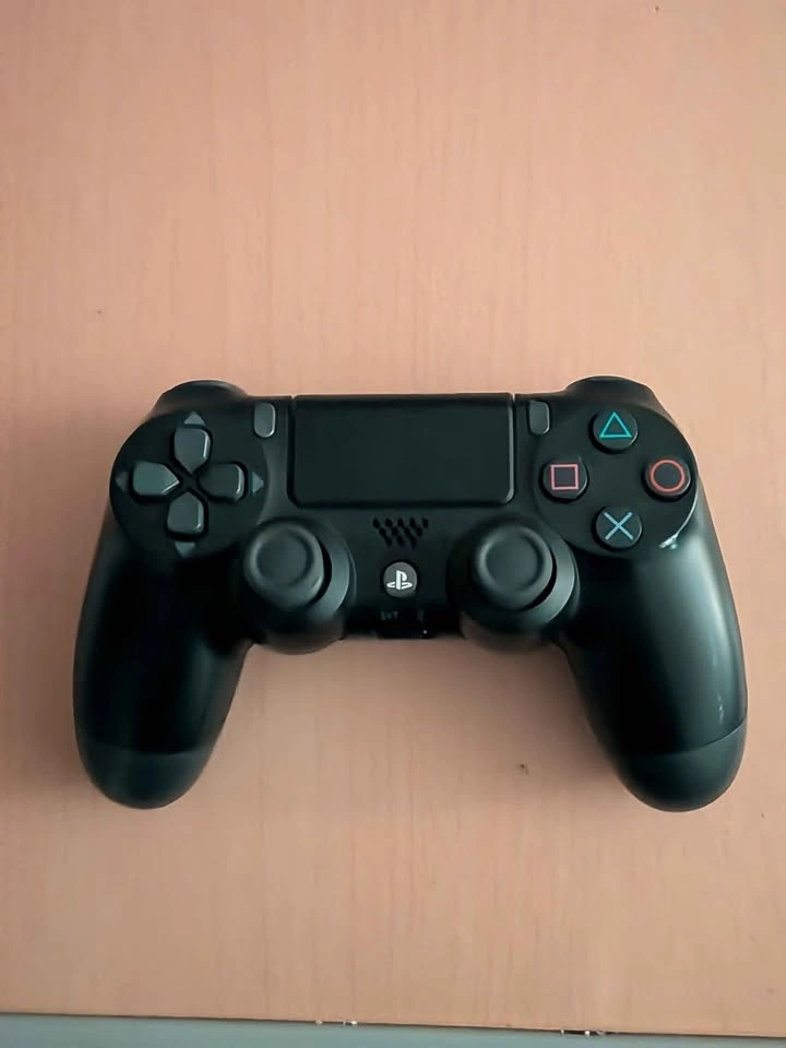 PlayStation 4 Pro 1TB Bundle with Controller and Extras - photo 2