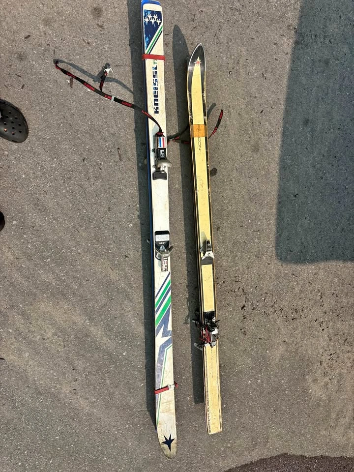 Vintage Skis 4 PC