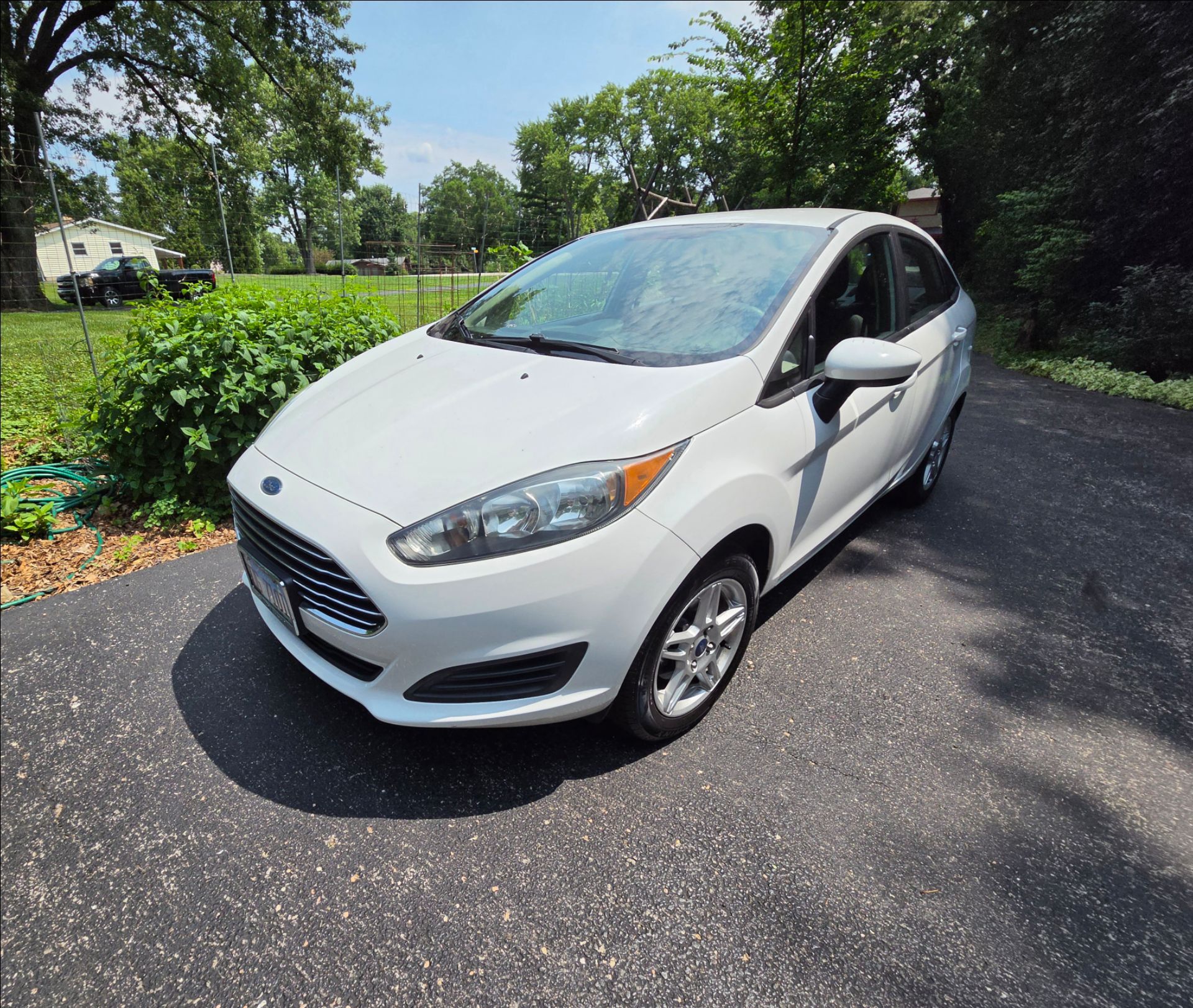 2017 Ford Fiesta - photo 2