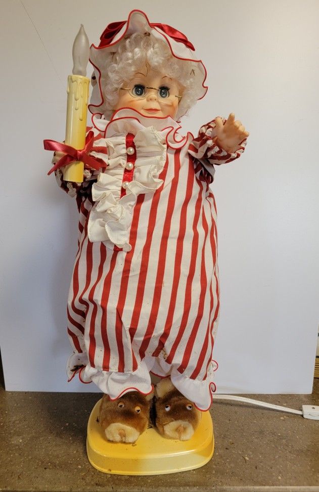 ANIMATED Holiday Mrs Claus