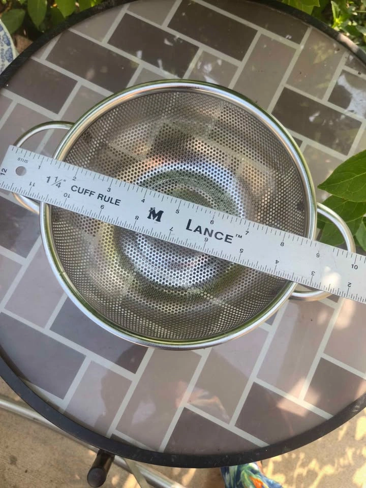 Brand new stainless steel colander features sturdy handles - photo 3