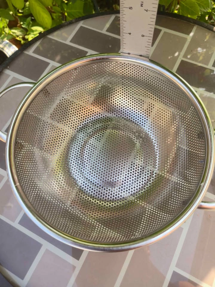 Brand new stainless steel colander features sturdy handles - photo 5