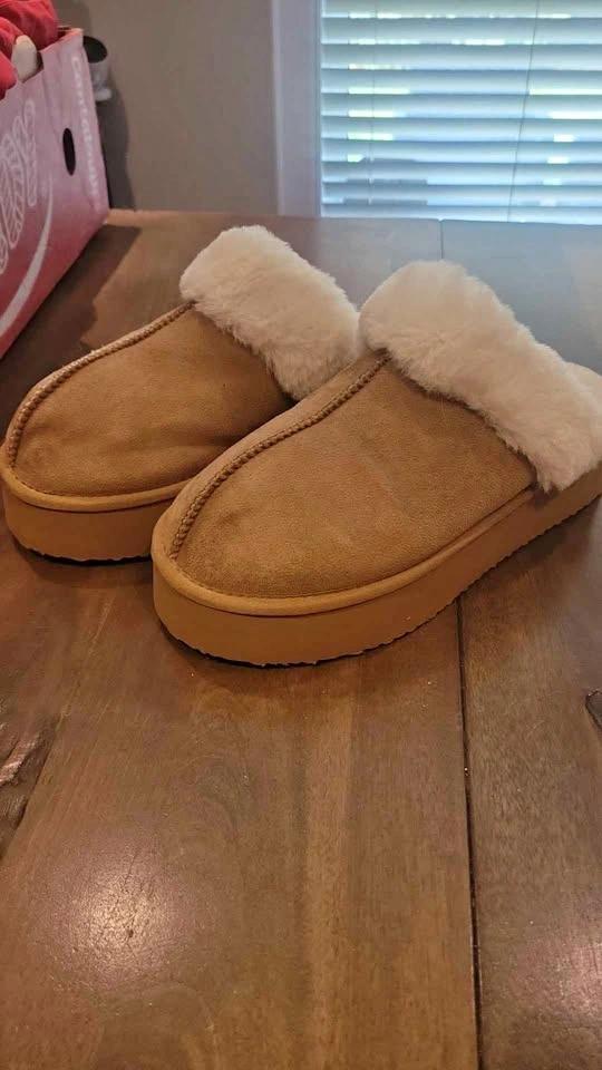 Brand New Women's Chestnut Suede Platform Slippers - US 8