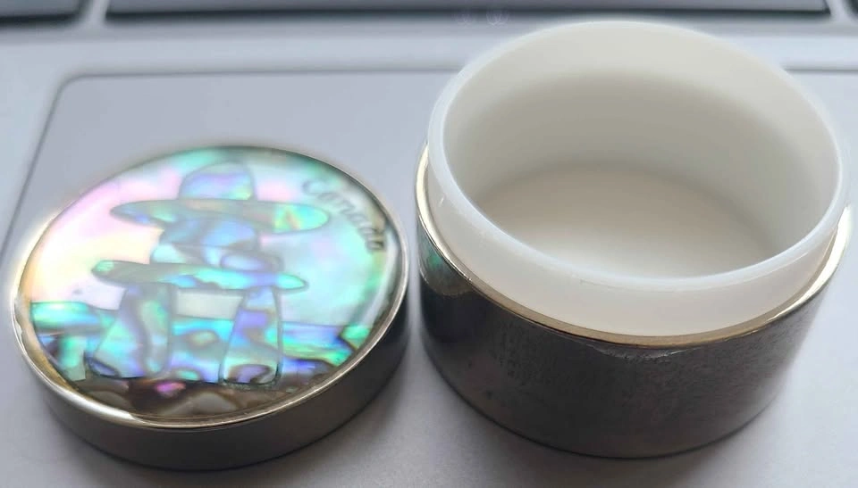 Canada Inukshuk Abalone Shell Pill Box - photo 3