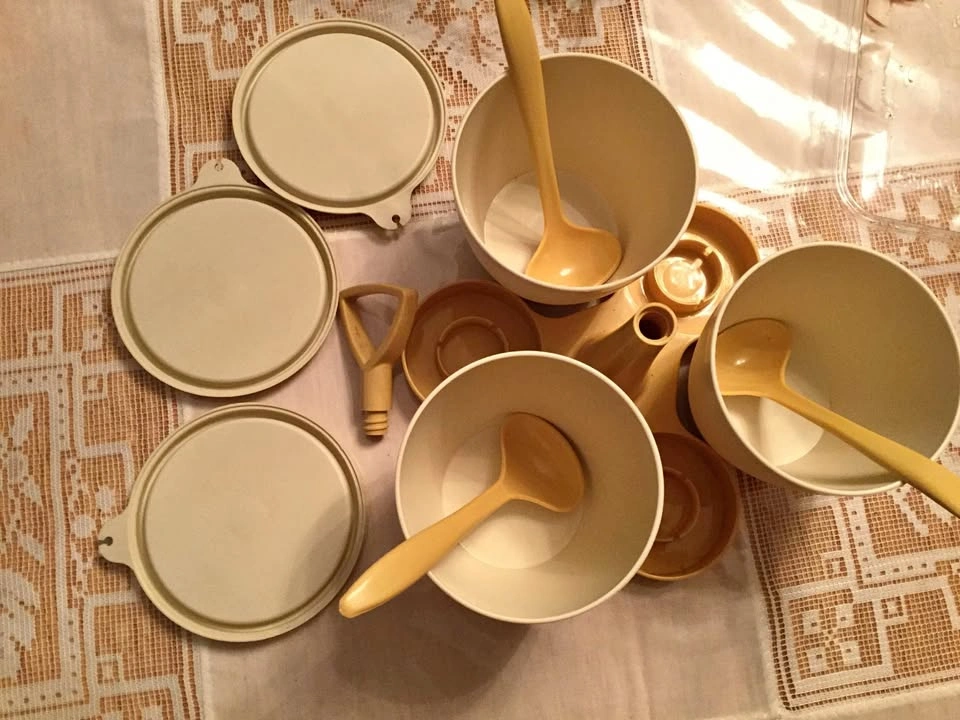 Tupperware server
