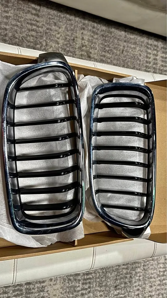 Factory BMW F30 3-Series Chrome/Black Kidney Grill thumbnail