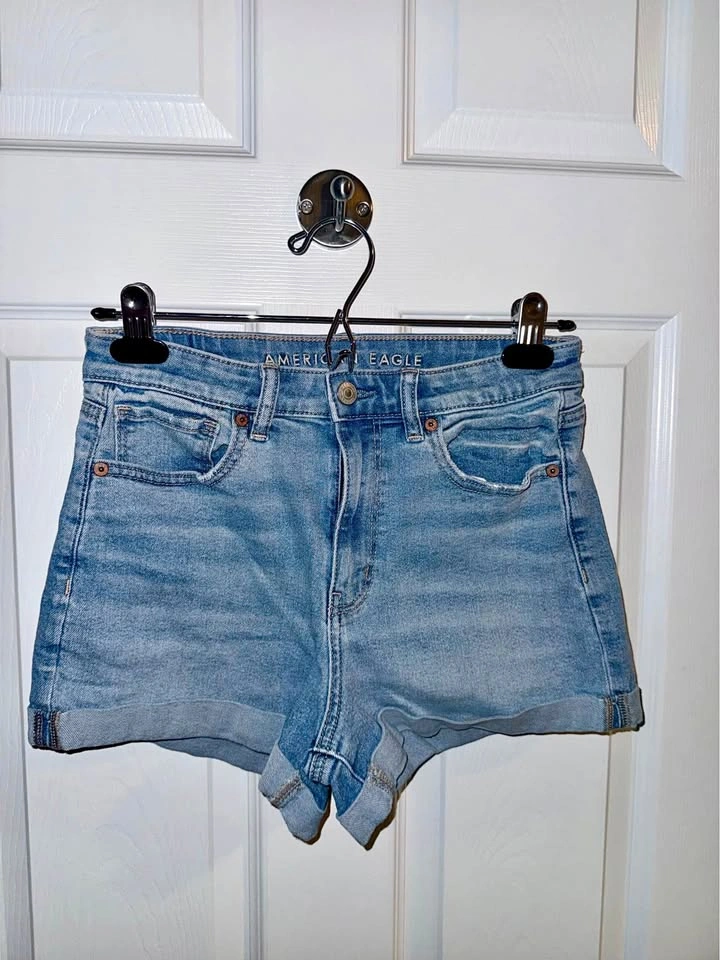 American Eagle size 4 mom shorts
