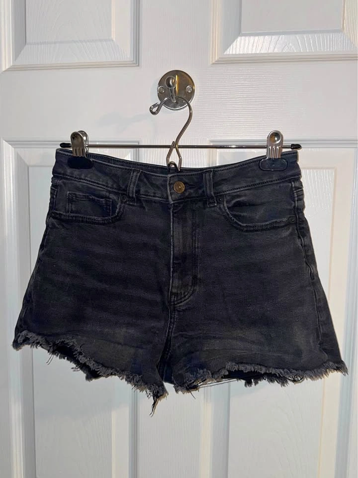 American Eagle size 4 black mom shorts