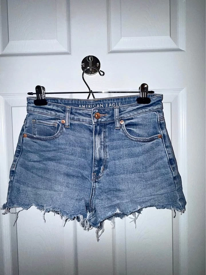 American Eagle size 6 mom shorts