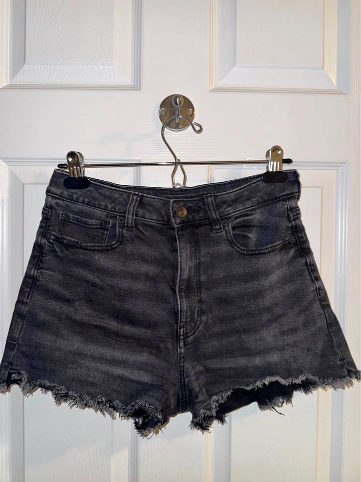 American Eagle size 6 black denim mom shorts