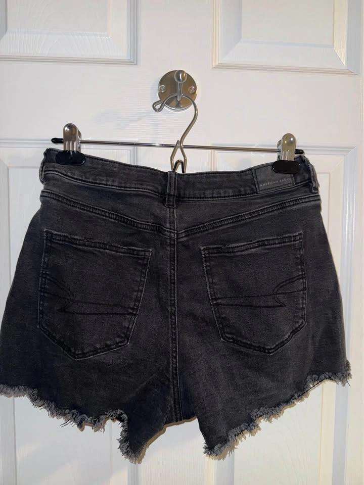 American Eagle size 6 black denim mom shorts - photo 2