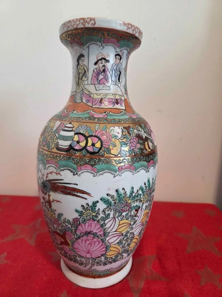 Antique Chinese Famille Rose Porcelain 12” Tall Vase - photo 4